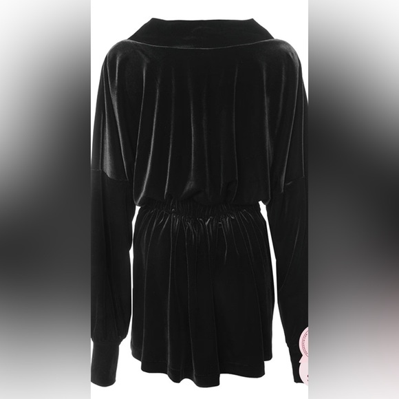 HOUSE OF CB AMBER
Black Velvet Off Shoulder Dress - Picture 13 of 17